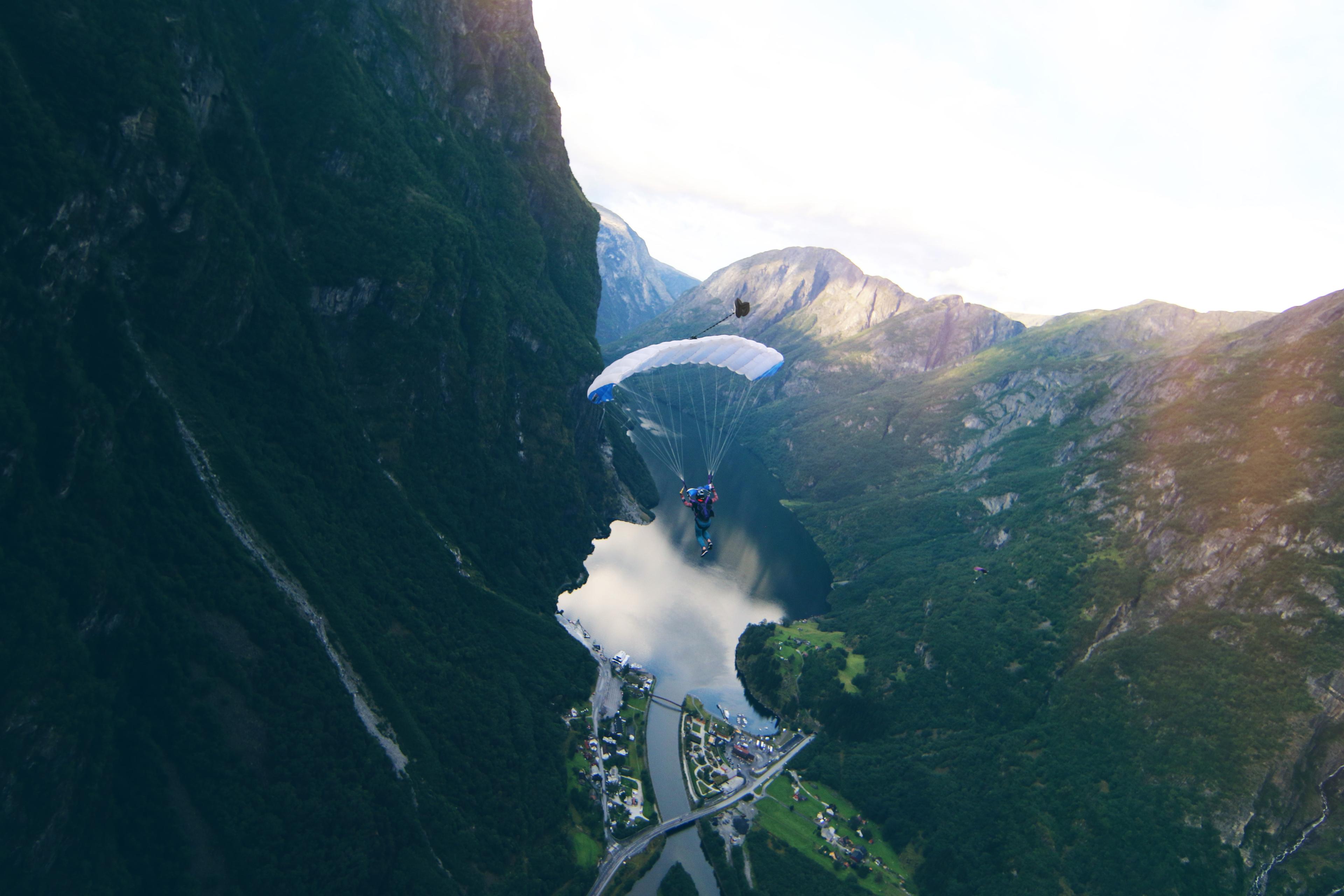 Platform Cloud, IoT & IT-Services Platform Cloud, IoT & IT-Services von COSMO CONSULT