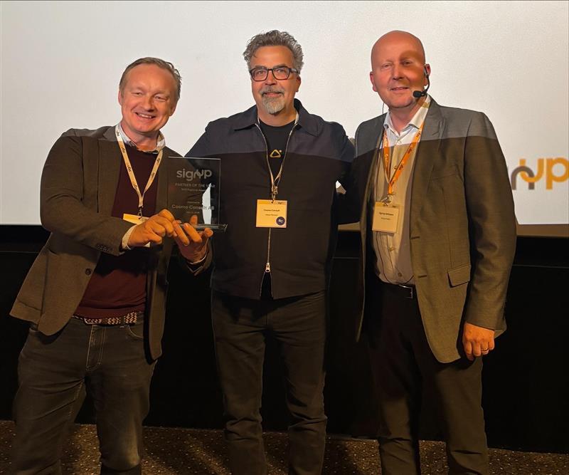 Markus Engman, VD och Urban Persson, Senior Consultant på COSMO CONSULT med Johan Krantz på SignUp Softeware